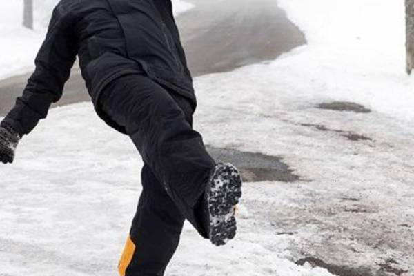 روش های جلوگیری از لغزندگی کف پارکینگ در زمستان