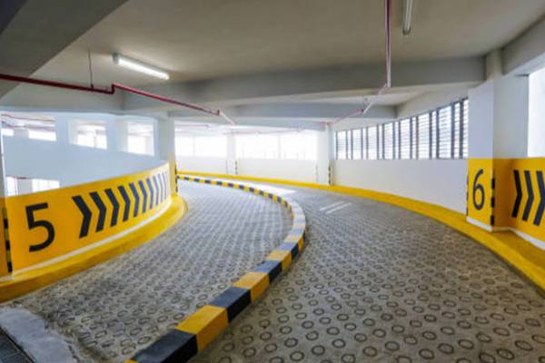 بهترین روش ها برای جلوگیری از لیز خوردگی در رمپ پارکینگ