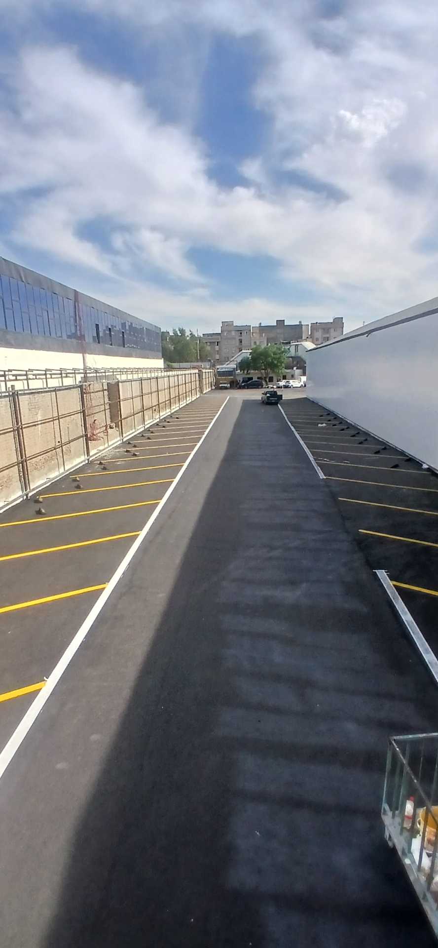 استاندارد خط‌کشی پارکینگ و ابعاد اجرایی | راهنمای جامع ۱۴۰۴